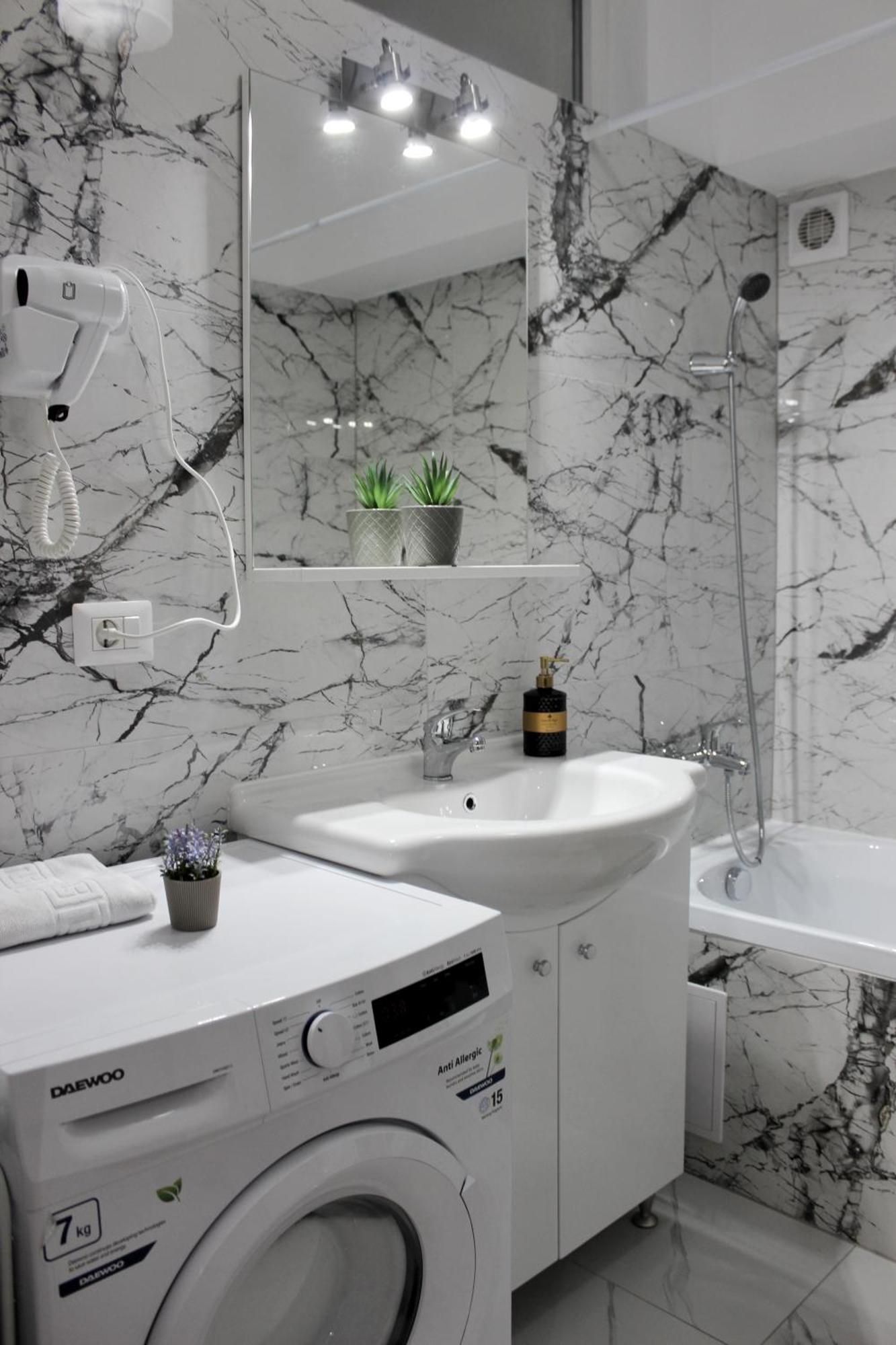 Cozy Apartments In Centre Of Suceava Near Kaufland And University 외부 사진